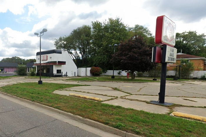 Hot n Now Hamburgers - Muskegon - 2315 Apple Ave (newer photo)